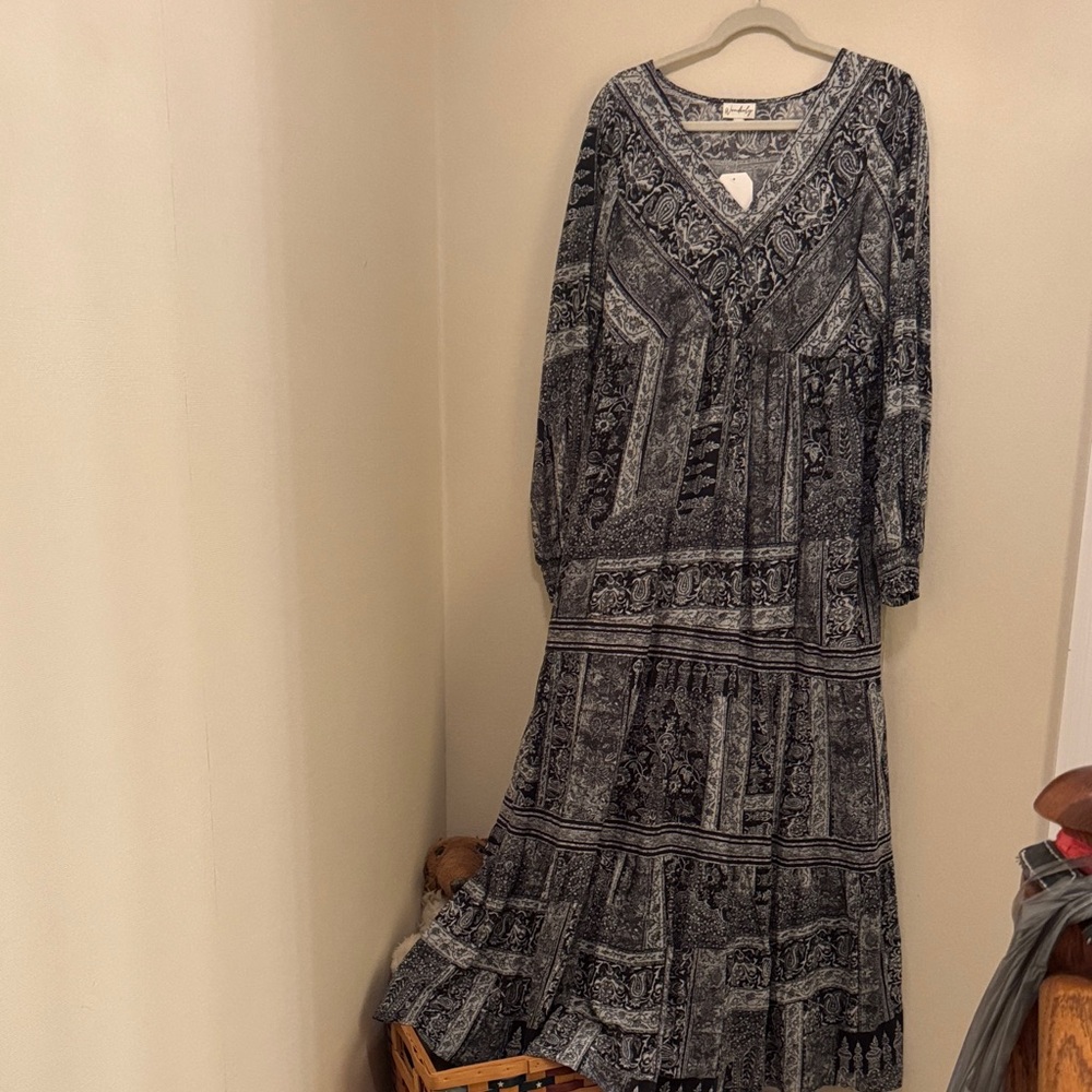 Wonderly Black and White Long Sleeve Dress
